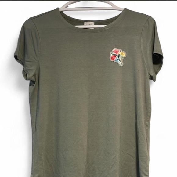 Cupio Tops - Cupio Sage Green Short Sleeve Tee with Floral Accent Size Women’s L